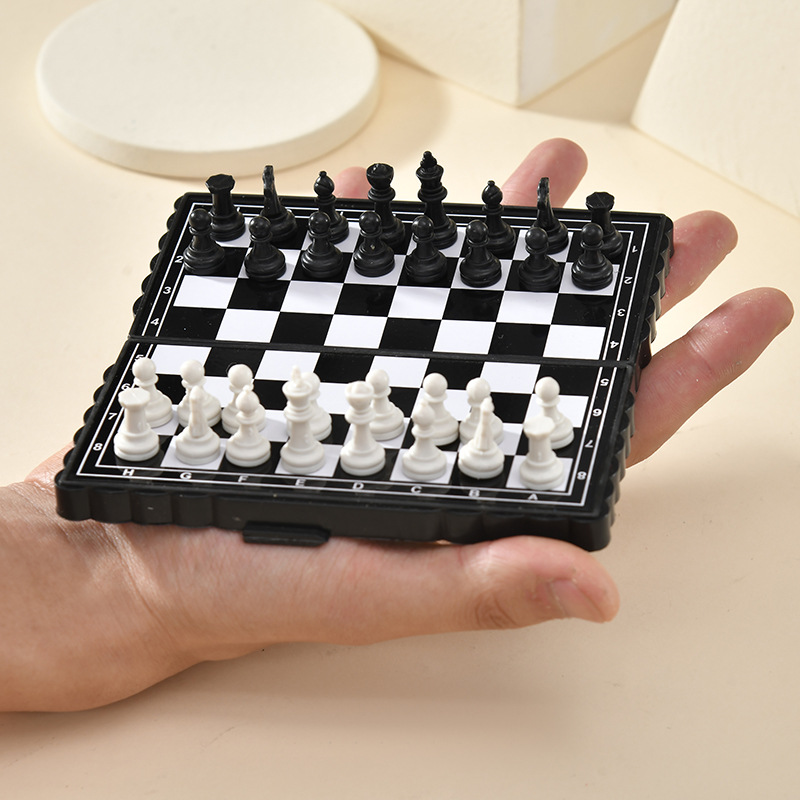 Mini Portable Magnetic Chess S - Magnetic Travel Chess のレビューと価格