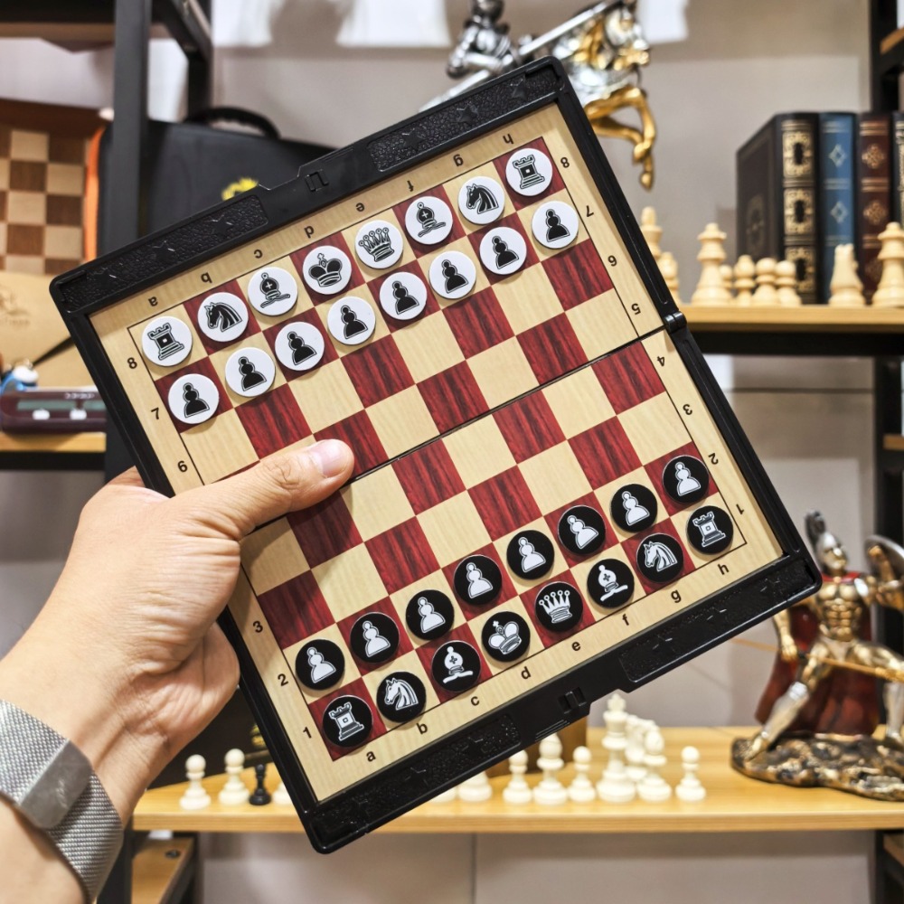 Mini Chess Set with Folding Ma - Magnetic Travel Chess のレビューと価格
