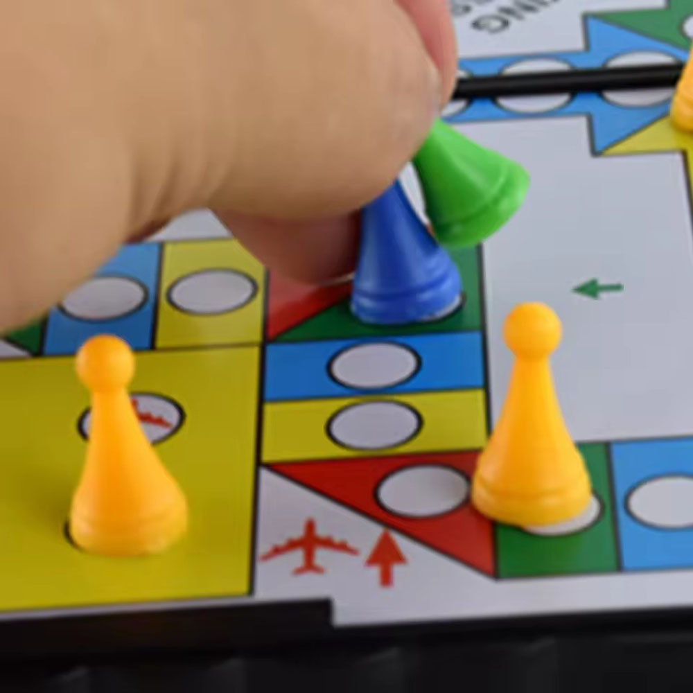 Foldable magnetic flying chess - Magnetic Travel Chess のレビューと価格